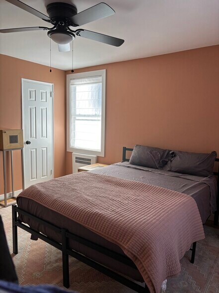 Building Photo - 102 N George Mason Dr