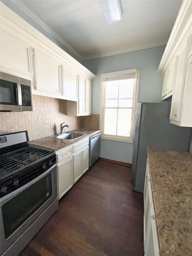 Building Photo - 901 Broadway Avenue J