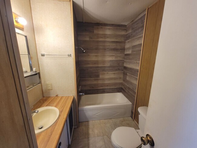 Building Photo - 2 Bedroom Mobile Located In Bullhead City
