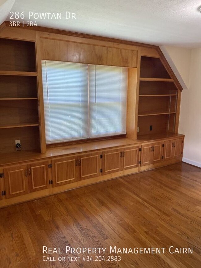 Building Photo - Spacious 3 Bedroom 2 Bath With 2 Car Garag...