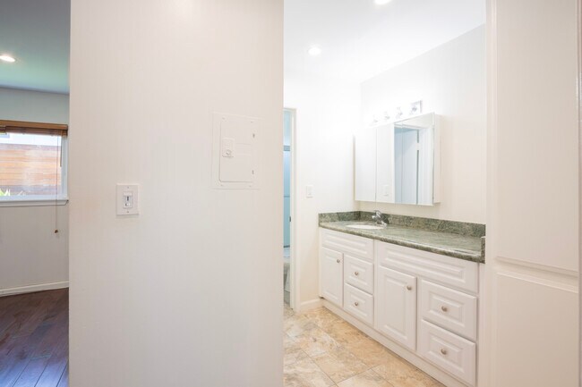 Building Photo - 2721 2nd St