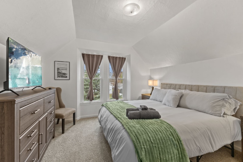 Building Photo - 131 W Noble St