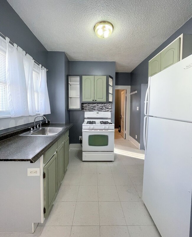 Building Photo - Clean 1 bedroom home