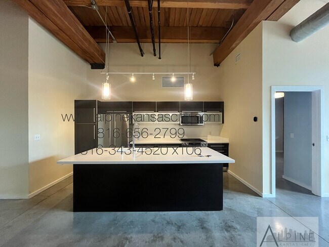 Building Photo - River Market Loft, Secured Parking