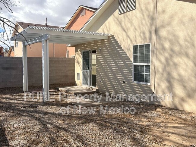 Building Photo - 404 Desert Rock Dr SW