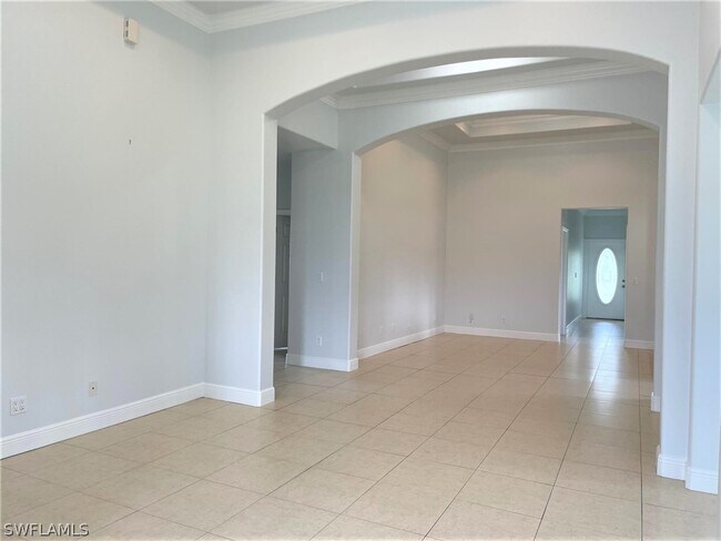 Building Photo - 3465 Everglades Blvd N