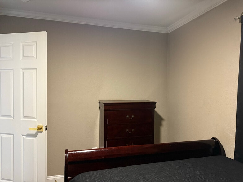 Building Photo - 14 Oneda Dr