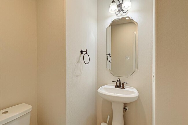 Building Photo - 9915 St Romain Dr