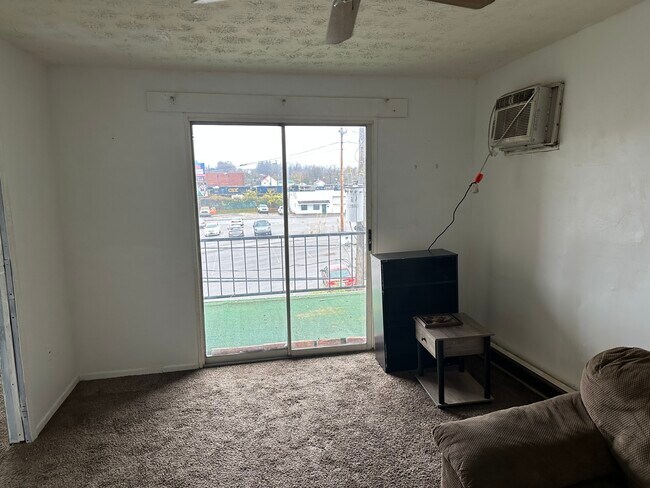 LIVING ROOM WITH BALCONY, AWESOME VIEW - 613 20th St