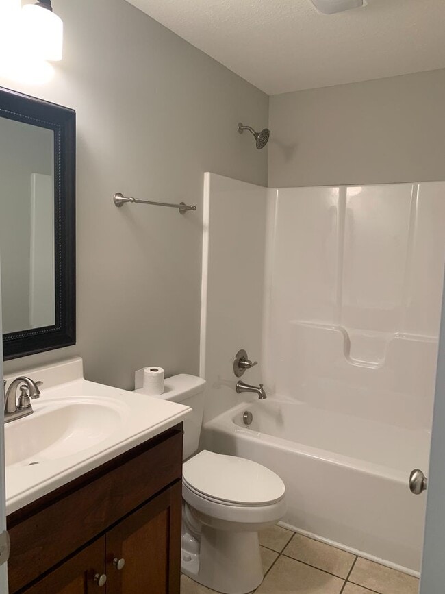 Building Photo - Adorable Tullahoma Home!