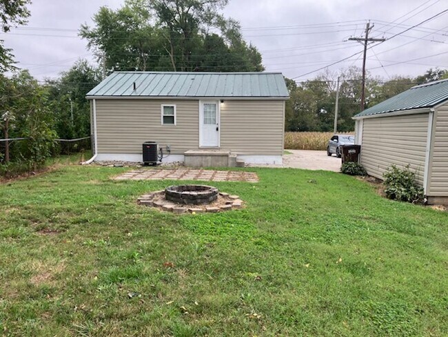 Building Photo - 821 Dubois Rd