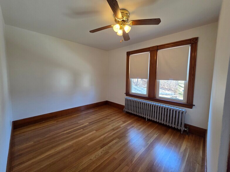 Building Photo - 12 Maple St