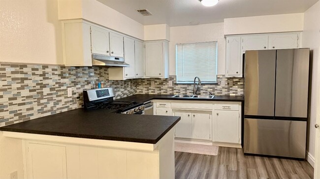 Building Photo - 2123 Cottonwood Ct