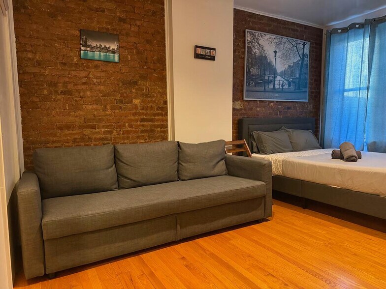 Building Photo - 329 E 94th St