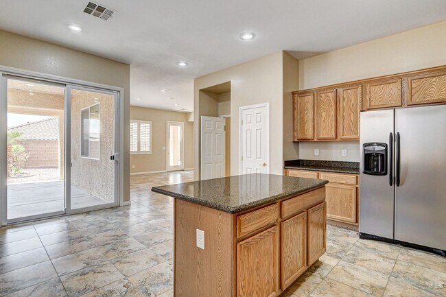 Building Photo - 4 Bedroom Single Story in Mountains Edge