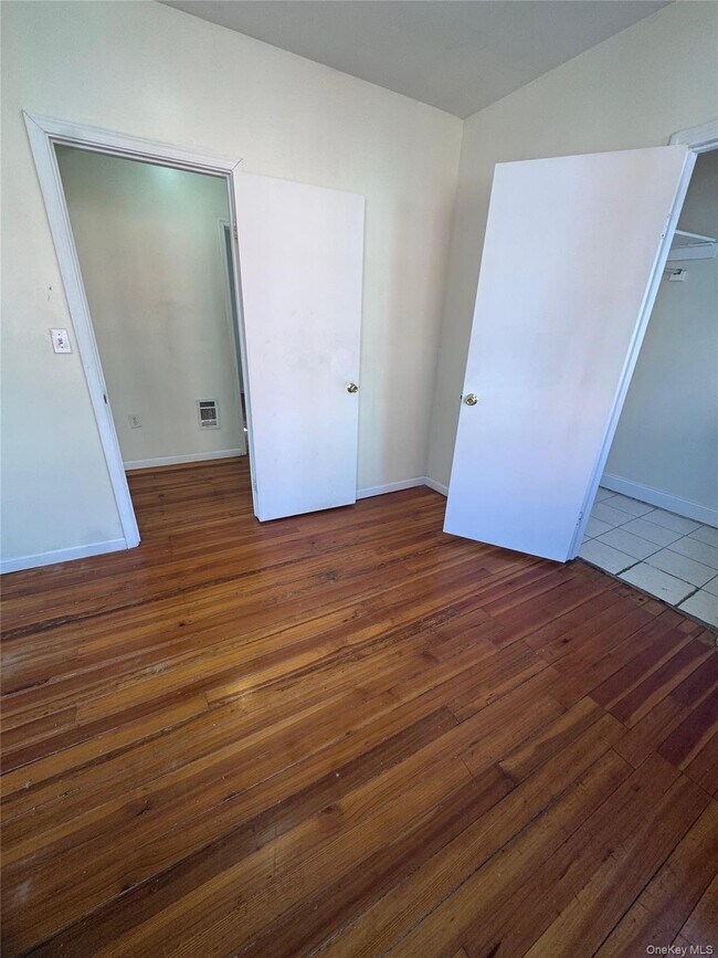 Building Photo - 4 Gray St