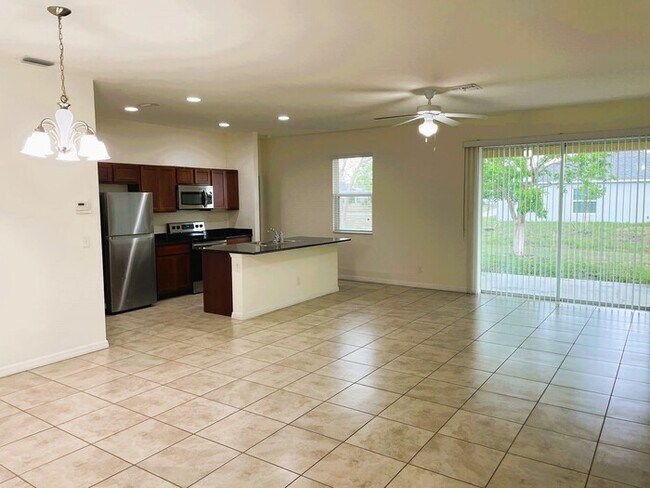 Building Photo - NE Cape Coral Single Family Home