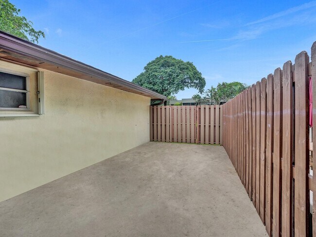 Building Photo - 3747 E Valley Green Dr