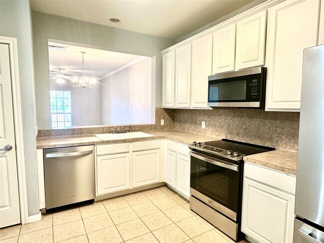 Building Photo - 2815 Kings Crossing Dr