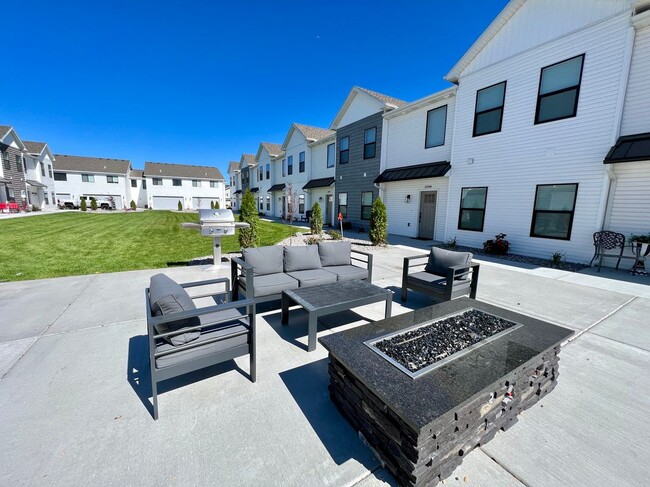 Building Photo - 1379 Pinecrest Trl