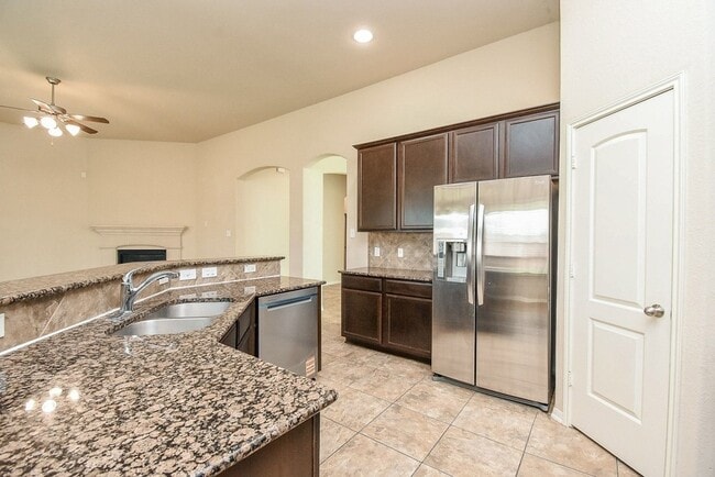 Building Photo - 4215 Mill Oak Dr