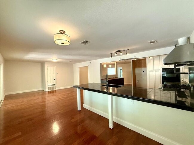 Building Photo - 2607 Princeton Dr