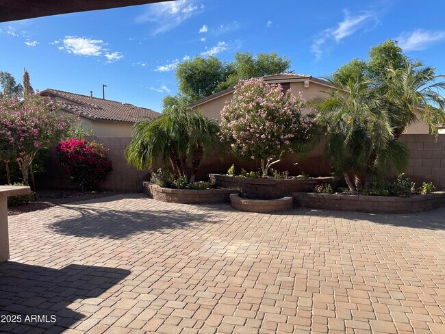 Building Photo - 2680 E Lodgepole Dr