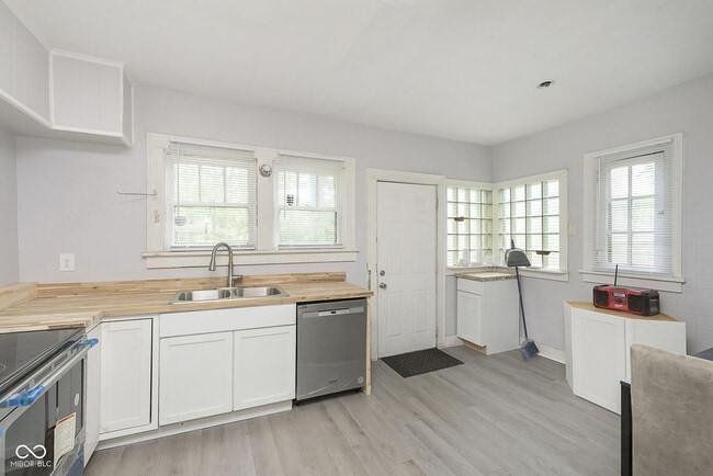 Building Photo - 4237 Graceland Ave