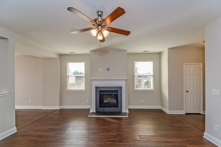 Building Photo - 233 Norwich Dr