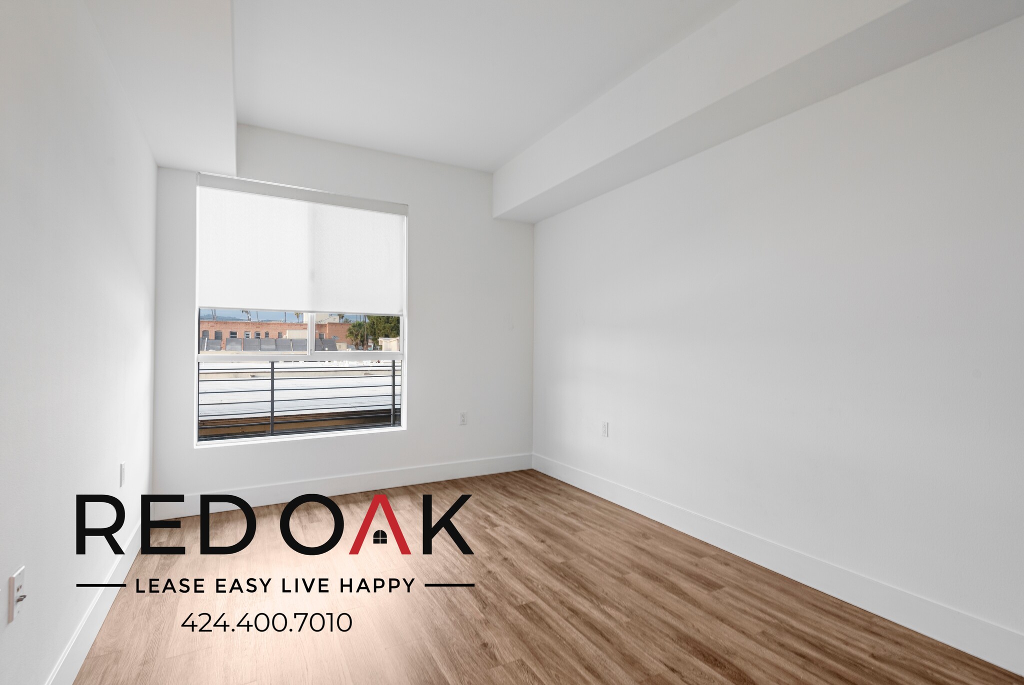 Building Photo - 453 S Kenmore Ave