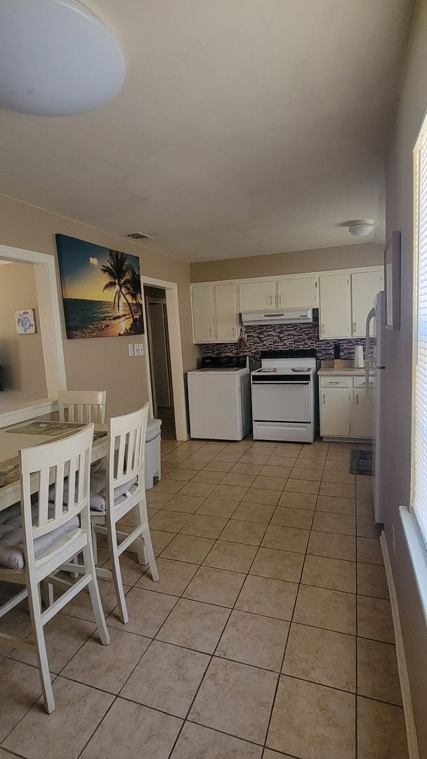 Building Photo - Charming 3-Bedroom, 1-Bath Home with Large...