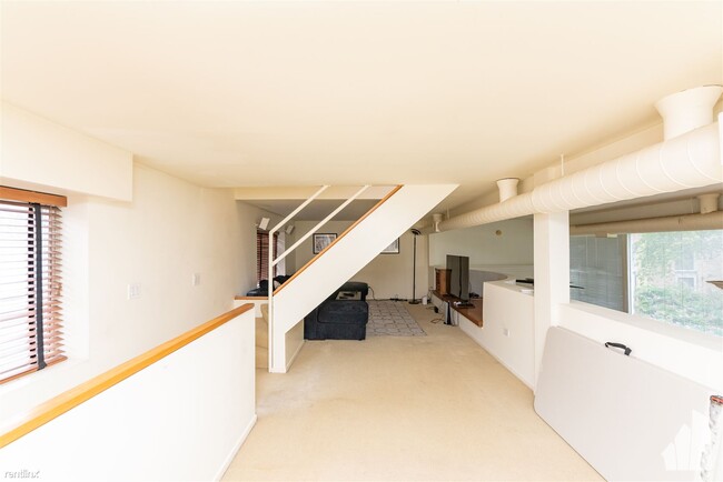 Building Photo - 2 br, 2.5 bath Condo - 1133 W Cornelia Ave...