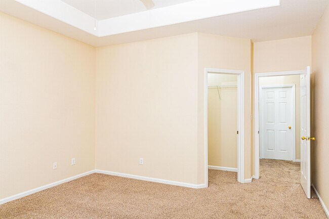 Building Photo - 749 Whispering Brook Trce
