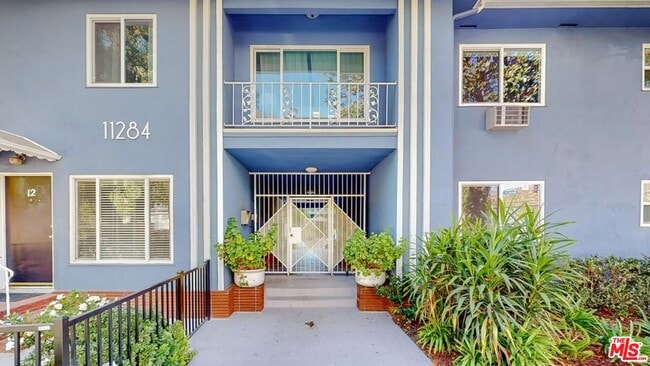 Primary Photo - 11284 Montana Ave