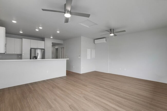 Building Photo - Modern Townhome Living in Ho’opili