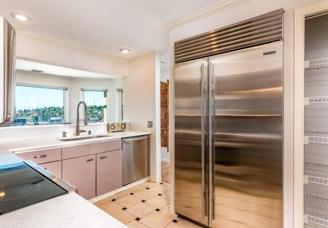 Building Photo - 2 bedroom in Seattle WA 98102