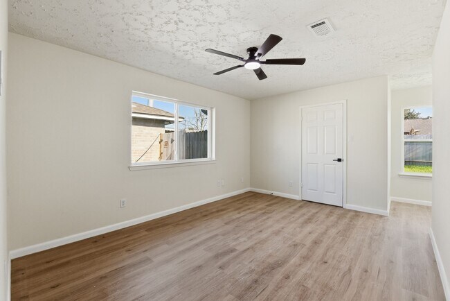 Building Photo - 7310 Sonnet Glen Ln