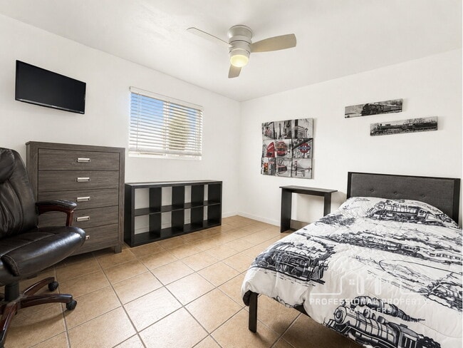 Building Photo - 3-bedroom, 2-bathroom home in La Verne Terrace
