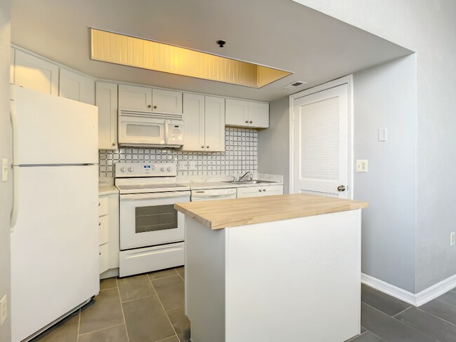 Building Photo - 3013 S Atlantic Ave