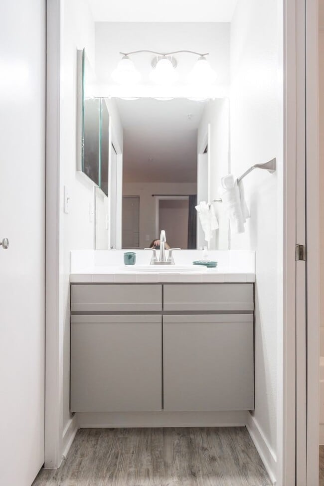 Building Photo - Condo in  Downtown Boulder Furnished One bedroom with Den and large Patio looking out to Flatirons