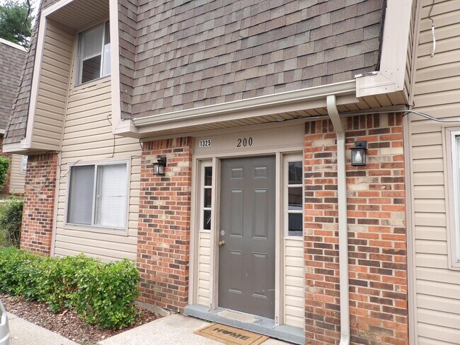 Building Photo - 1325 Powhatan Trail