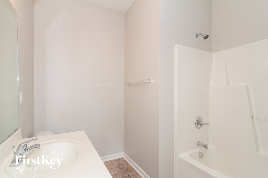 Building Photo - 365 Silver Creek Trail