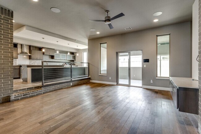 Building Photo - 2125 Heavenly Dr