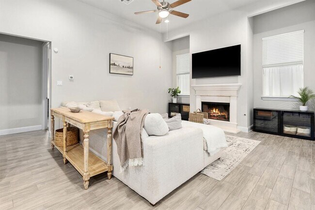 Building Photo - 6720 Verona Pl