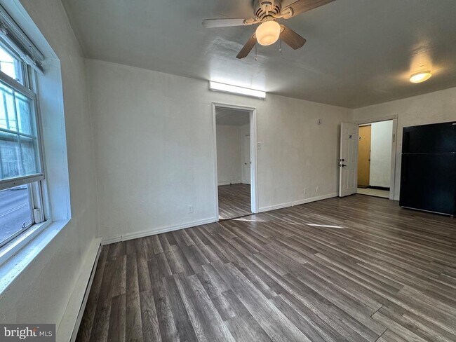 Building Photo - 222 Long Ln