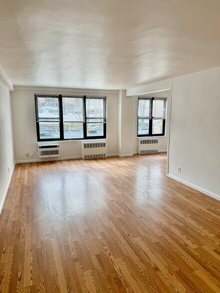 Building Photo - 47 Davis Ave