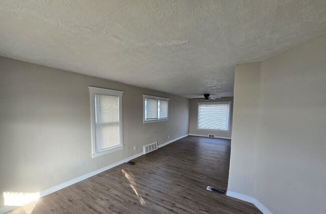 Building Photo - Renovated 3-Bedroom Home – We Welcome Sect...