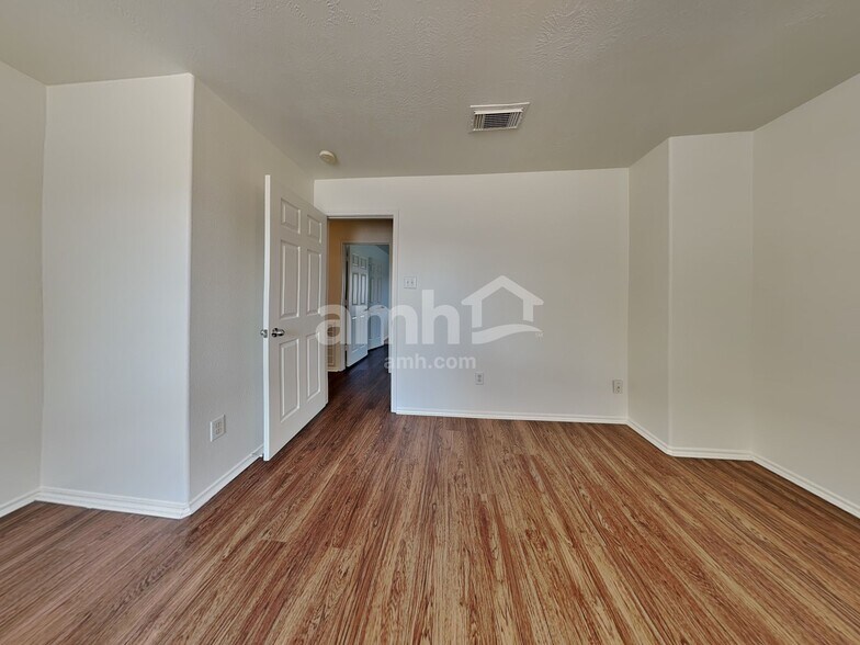 Building Photo - 10434 Hamlet Vale Ct
