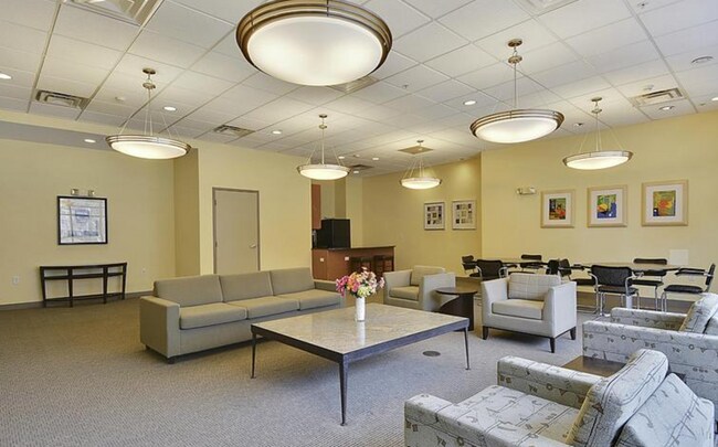 Building Photo - Luxury 1BD/1BA condo steps to SS METRO