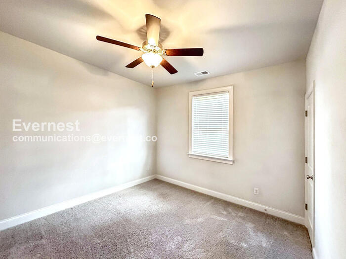Building Photo - 504 Cunninghame Ct
